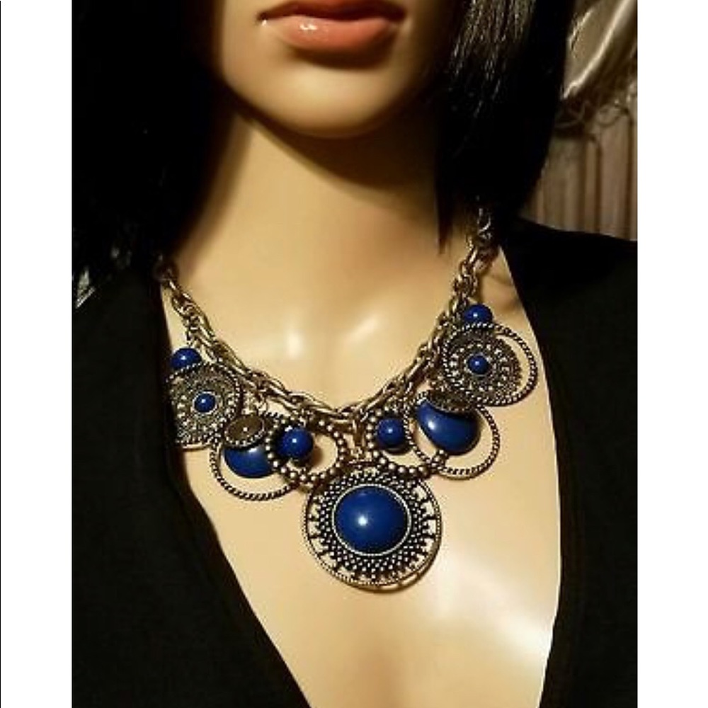 Premier necklace with earrings